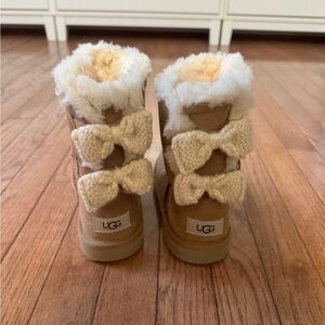 Ugg bow kid boots